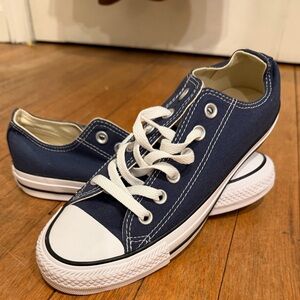 Converse Navy and White Allstar Unisex Sneakers. 7.5 women’s 5.5 mens New In Box